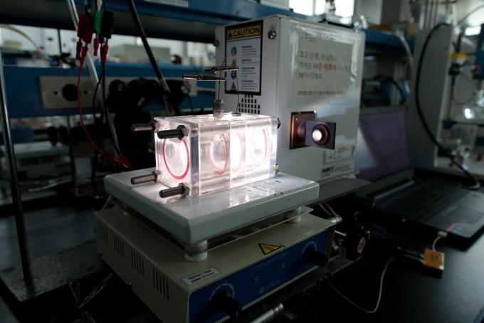 연구팀이 개발한 폐목재 리그닌 분해 3분할 촉매 시스템의 모습이다. UNIST 제공